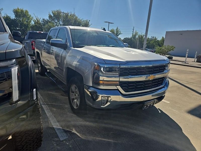 Used 2018 Chevrolet Silverado 1500 LTImage 2