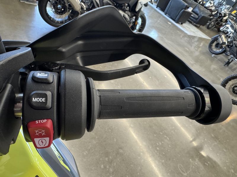 2025 BMW F 900 GS - SAO PAULO YELLOW 
