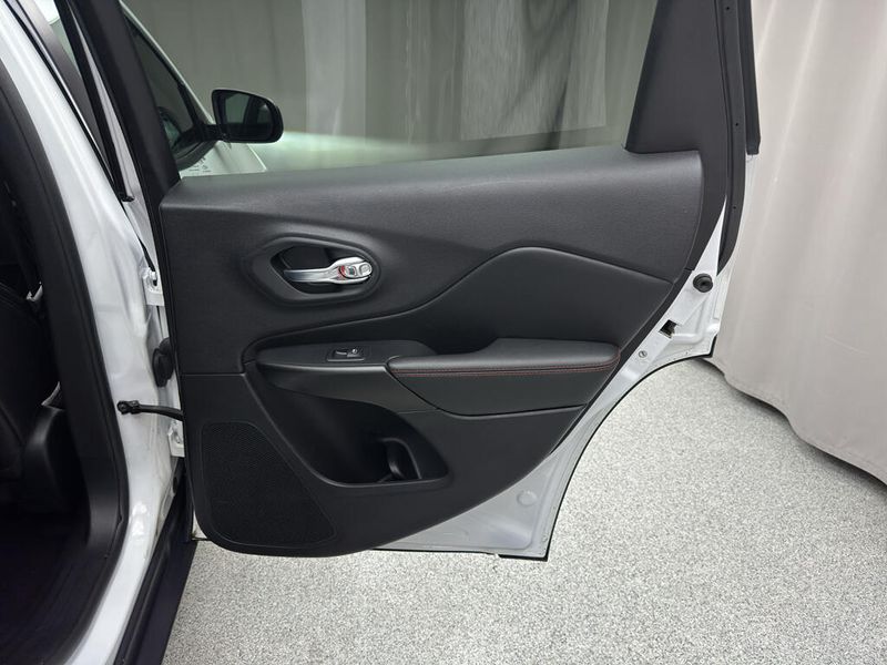 Used 2020 Jeep Cherokee TrailhawkImage 14