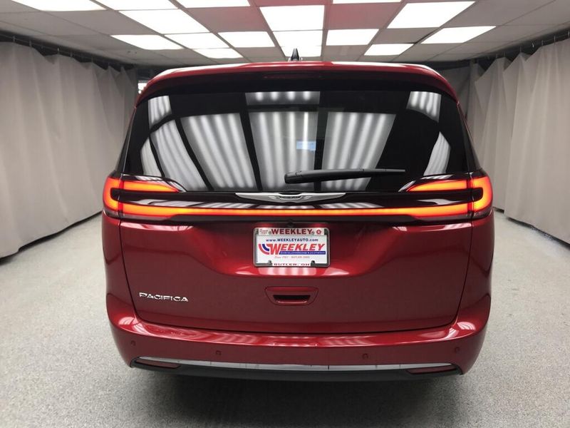 New 2026 Chrysler Pacifica SelectImage 11