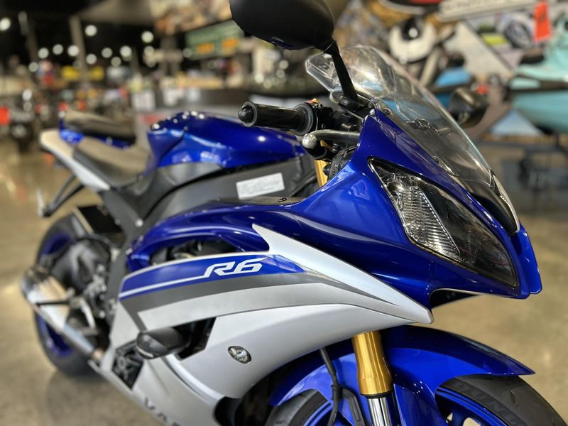 Used 2015 Yamaha YZF-R6 Image 9