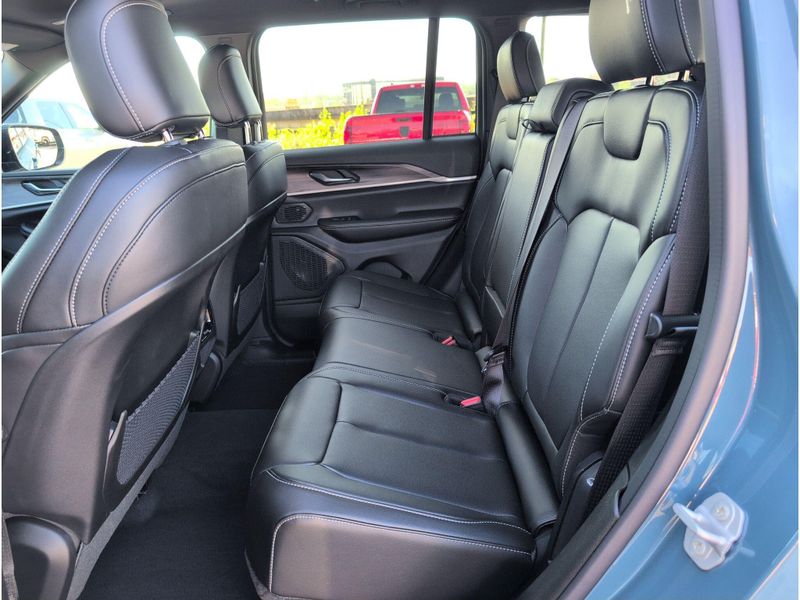 New 2027 Jeep Grand Cherokee Limited 4x4Image 29