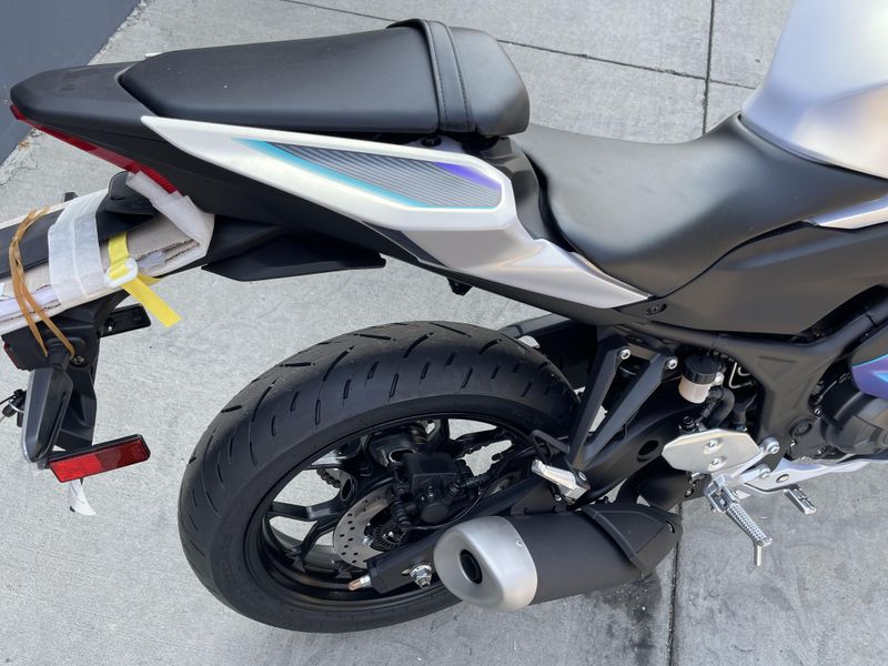 New 2025 Yamaha YZF-R3 ABS Image 12