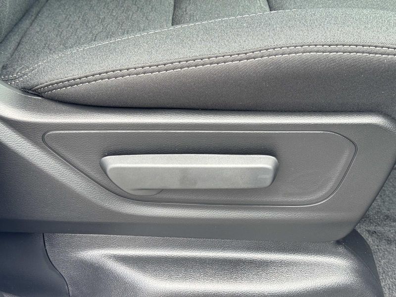 New 2026 RAM 1500 Big Horn Crew Cab 4x2 5'7' Box