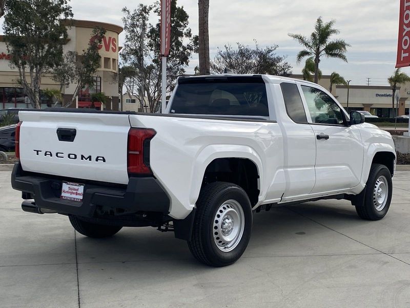 2024 Toyota Tacoma SRImage 3