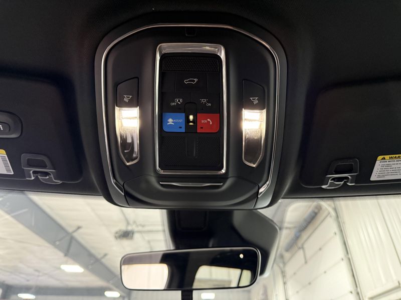 New 2025 Jeep Grand Cherokee Limited 4x4Image 25