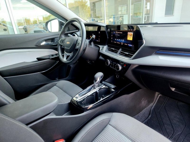 Used 2024 Chevrolet Trax LT