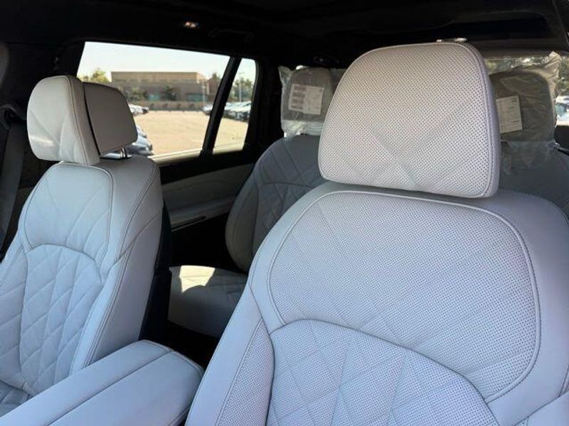 New 2026 BMW X7 xDrive40iImage 19