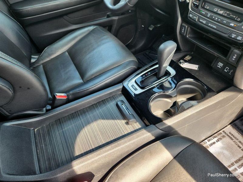 2017 Honda Ridgeline RTL-E photo 37