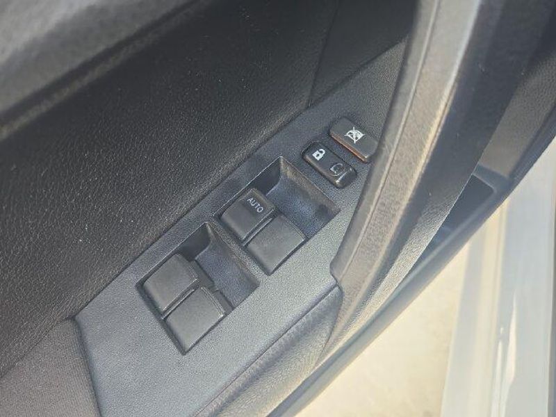 Used 2017 Toyota Corolla LImage 11