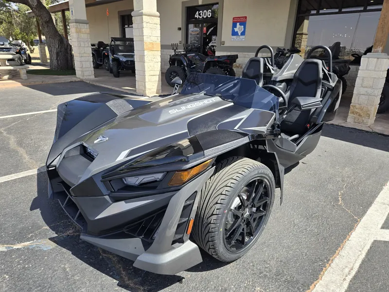 2025 Polaris SLINGSHOT SLR AUTODRIVE GRAPHITE GLOSS Image 2