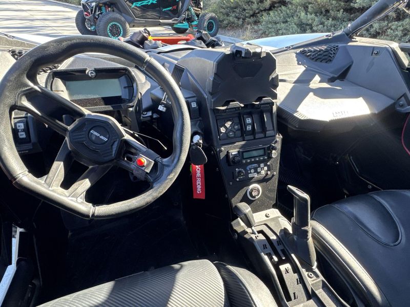 Used 2020 Can-Am SSV MAV TURBO R RS CR&sol;W 20 CALI Image 13