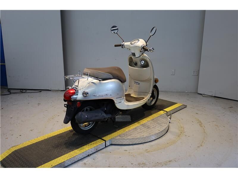 Used 2014 Honda Metro Image 3