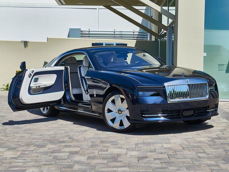 Used 2025 Rolls-Royce Spectre Image 6