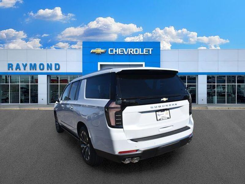 New 2026 Chevrolet Suburban High CountryImage 6