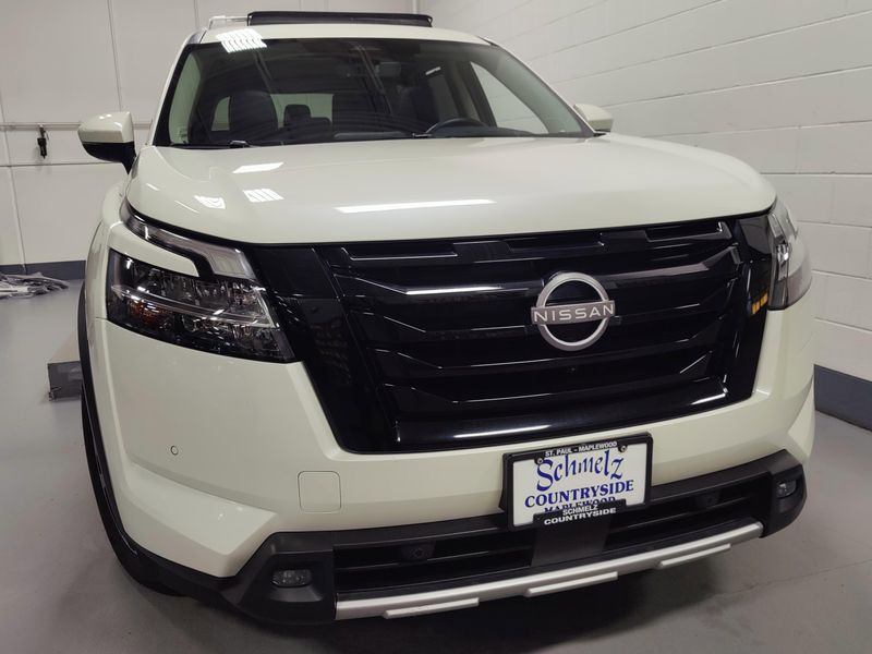 2023 Nissan Pathfinder Platinum V6 AWD BlackImage 2