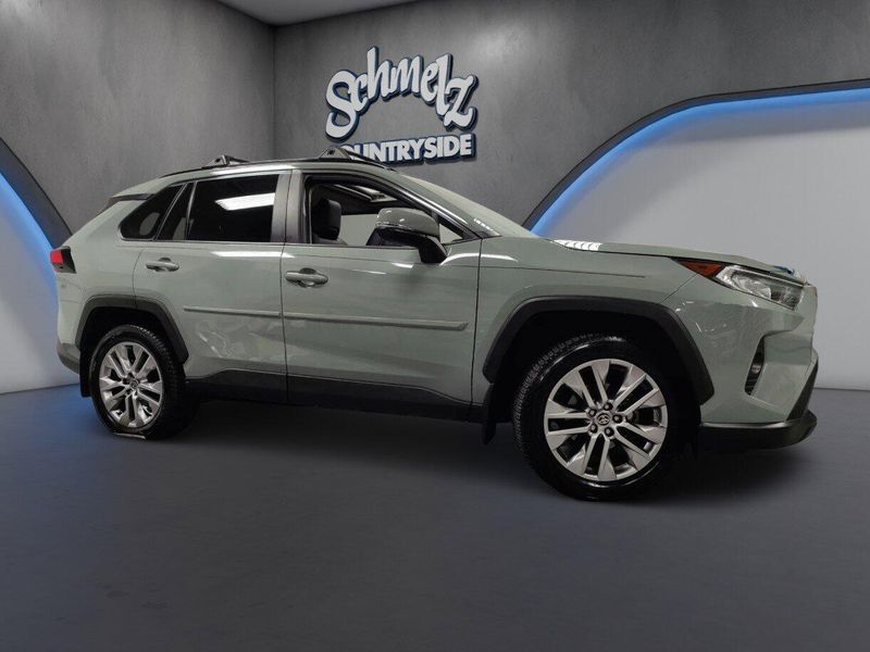 Used 2020 Toyota RAV4 XLE Premium AWD w/SunroofImage 3