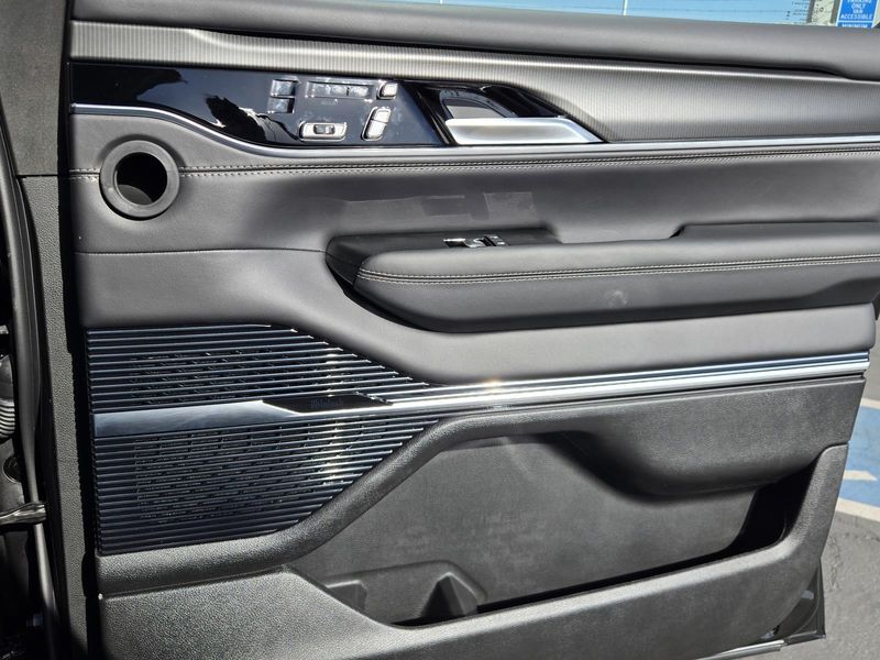 2026 Jeep Grand Wagoneer Summit Obsidian 4x4
