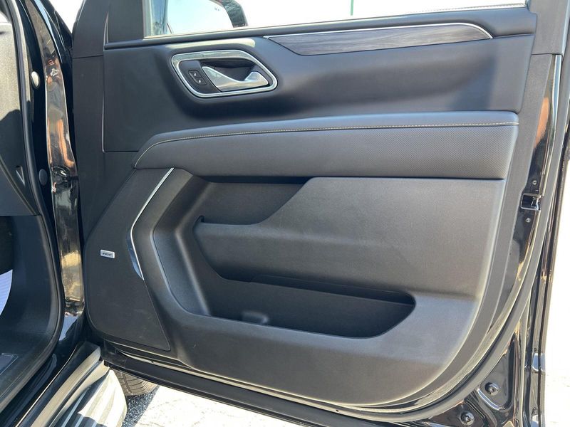 2023 Gmc Yukon SLT photo 14