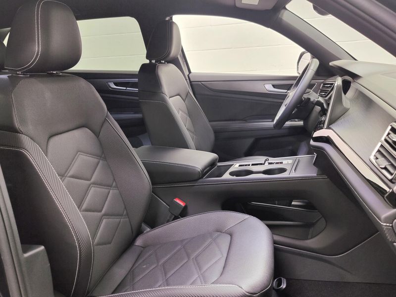 Used 2026 Volkswagen Atlas Cross Sport SE 4-Motion AWDImage 6