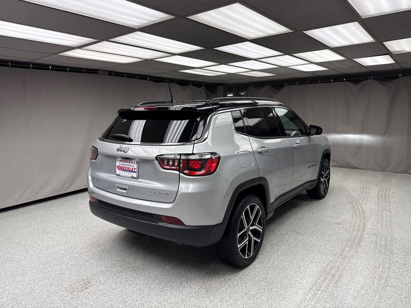 2025 Jeep Compass Limited 4x4Image 3