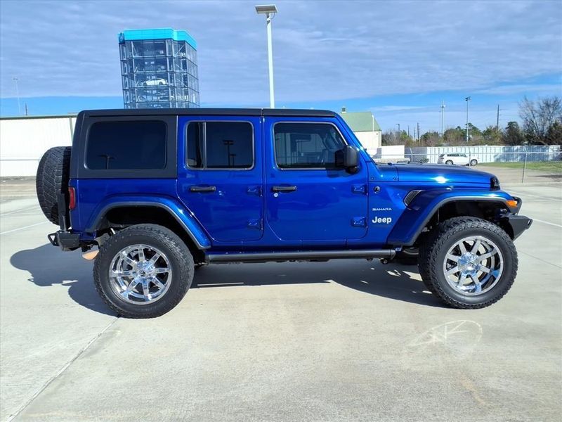 Used 2019 Jeep Wrangler Unlimited SaharaImage 9