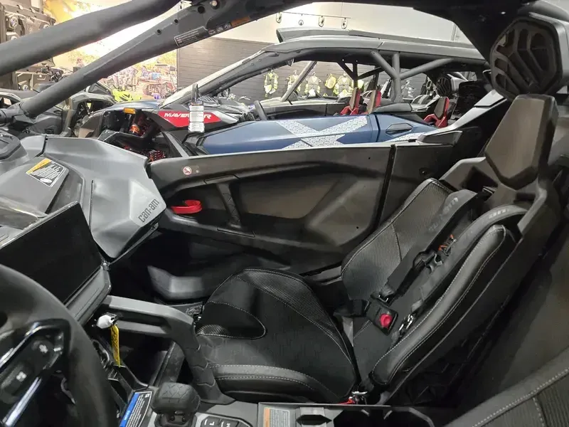 NEW 2026 CAN-AM MAVERICK R X RC WITH SMARTSHOX 999T DCT Image 21