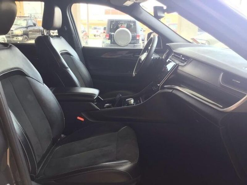 Used 2023 Jeep Grand Cherokee L AltitudeImage 16