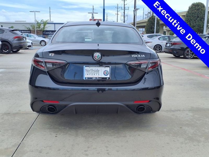New 2025 Alfa Romeo Giulia IntensaImage 8