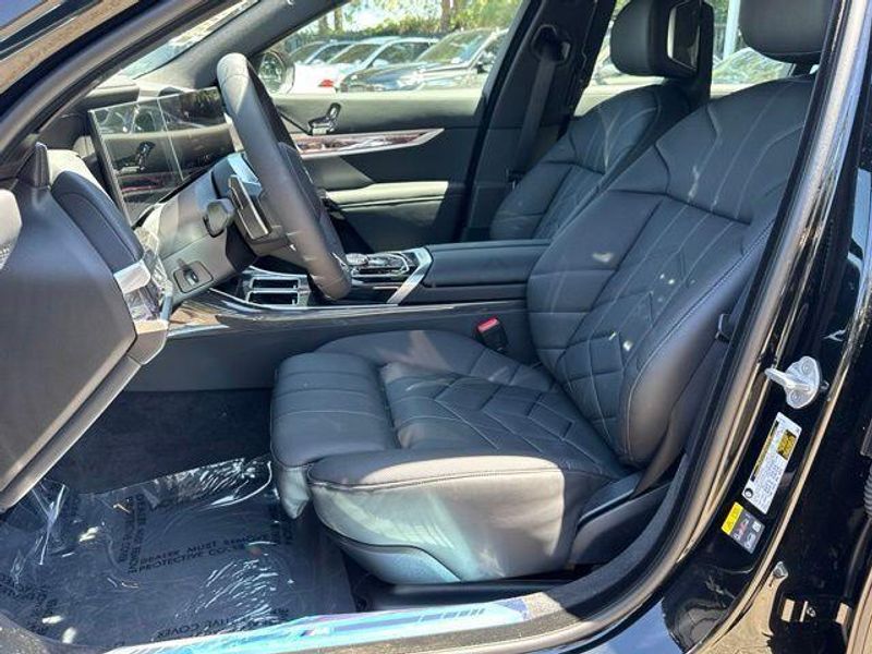 New 2026 BMW 7 Series 750e xDriveImage 18