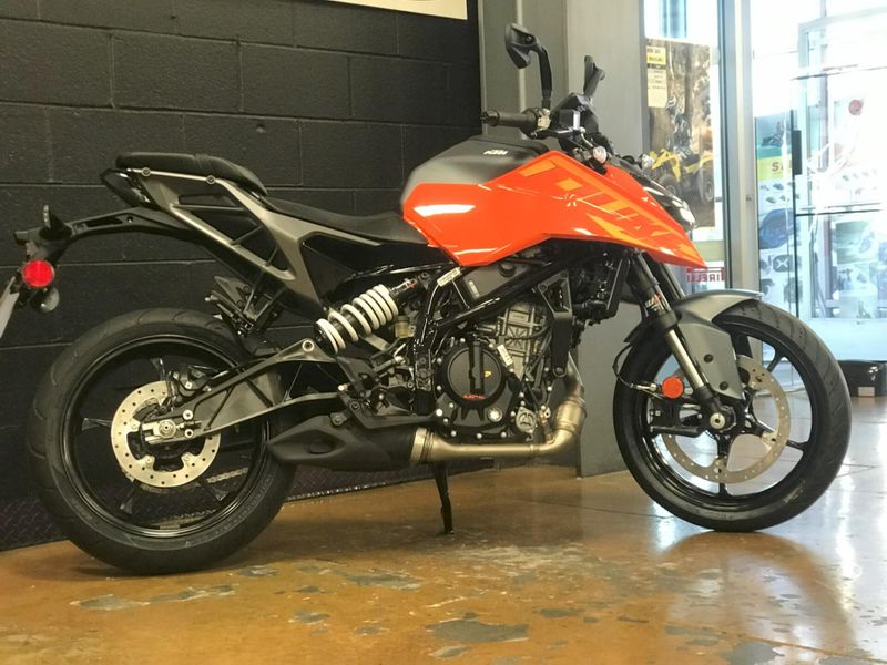 New 2024 KTM 250 DUKE Image 2