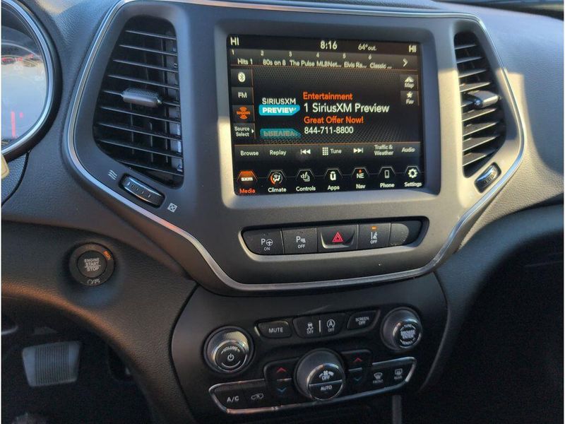 Used 2023 Jeep Cherokee Altitude LuxImage 13