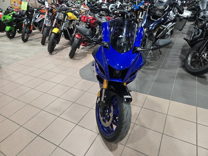USED 2025 YAMAHA YZF R7 Image 6