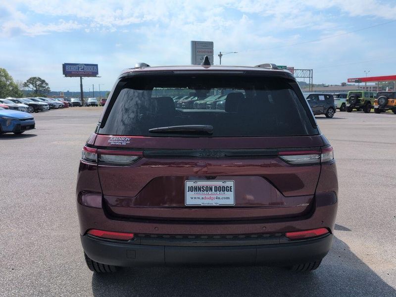 New 2025 Jeep Grand Cherokee Altitude X 4x2Image 6