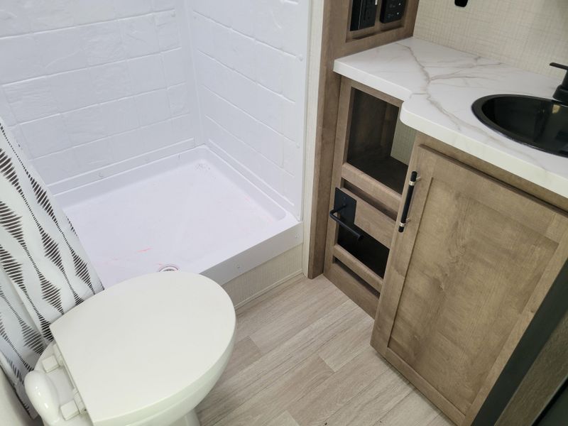 New 2026 KEYSTONE SPRINGDALE 31 SUNROOM Image 15