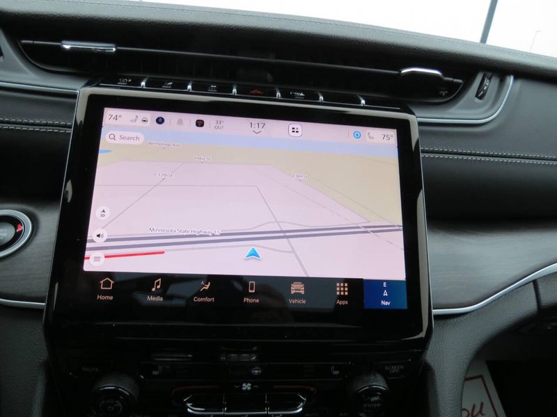 New 2025 Jeep Grand Cherokee Limited 4x4Image 13