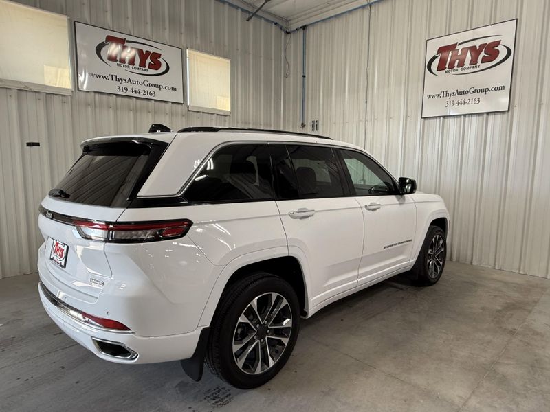 Used 2023 Jeep Grand Cherokee OverlandImage 3