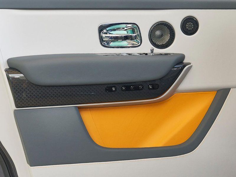 New 2026 Rolls-Royce Cullinan Black BadgeImage 15