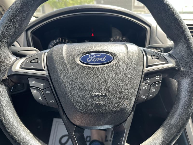 2018 Ford Fusion SEImage 13