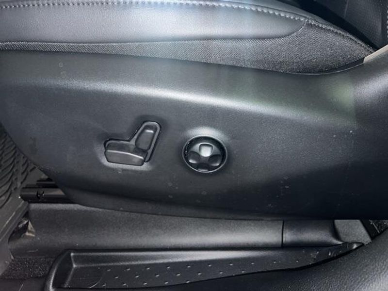 2025 Chrysler Pacifica SelectImage 11