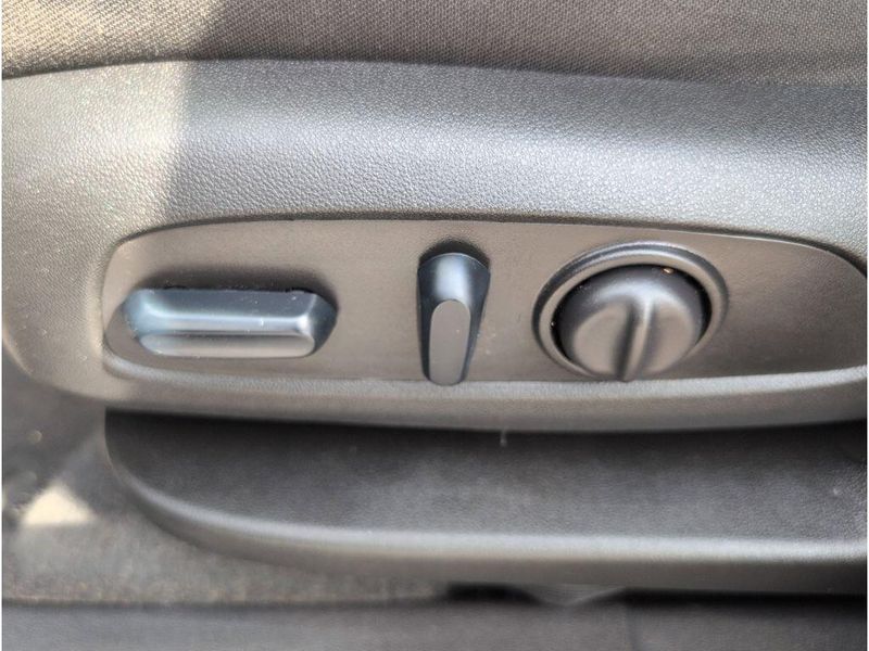 Used 2024 GMC Terrain SLEImage 11