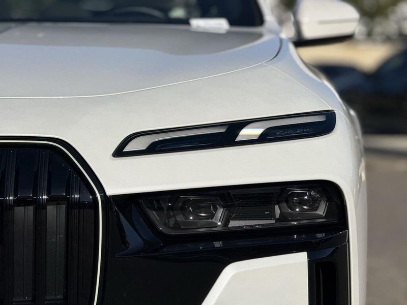 Used 2025 BMW i7 eDrive50Image 13