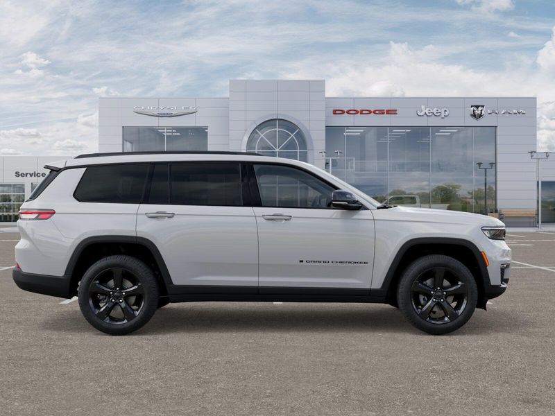 New 2025 Jeep Grand Cherokee L Limited 4x4Image 46