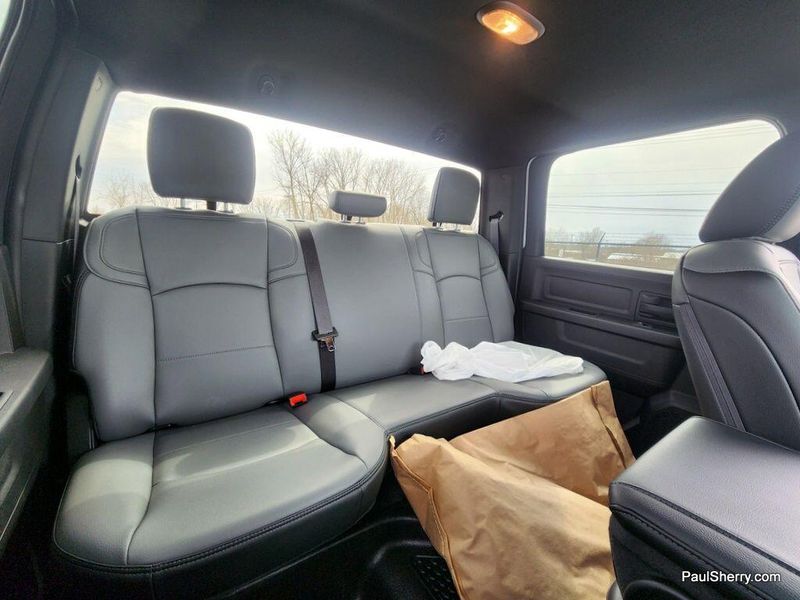 2024 RAM 5500 Tradesman Chassis Crew Cab 4x4 84