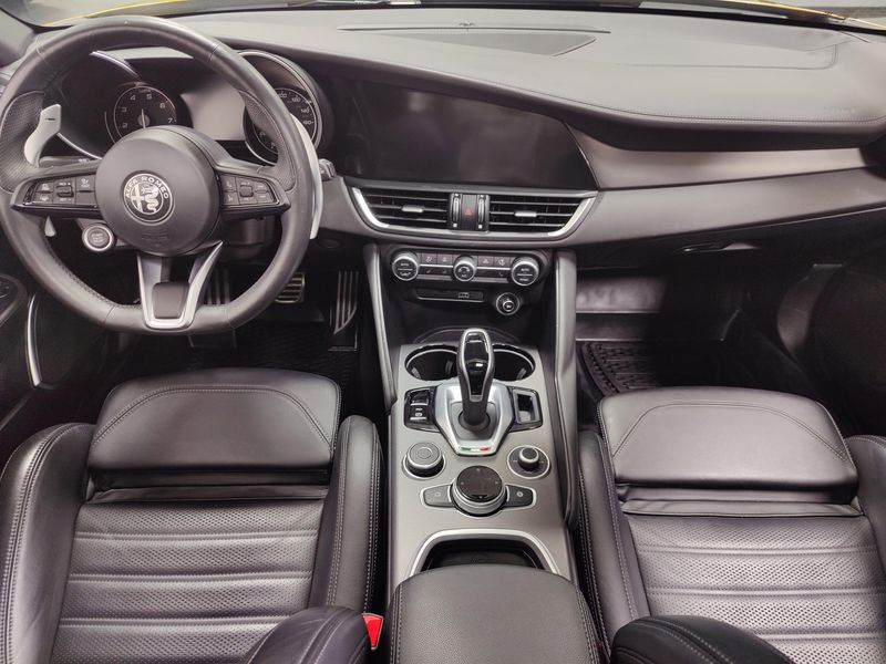 2022 Alfa Romeo Giulia Veloce Premium AWD w/Activ AsstImage 21