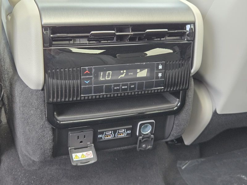 2026 Jeep Grand Wagoneer 4x2