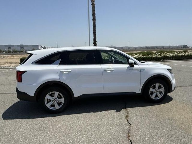 2021 Kia Sorento LXImage 6