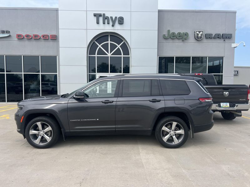 Used 2022 Jeep Grand Cherokee L LimitedImage 1