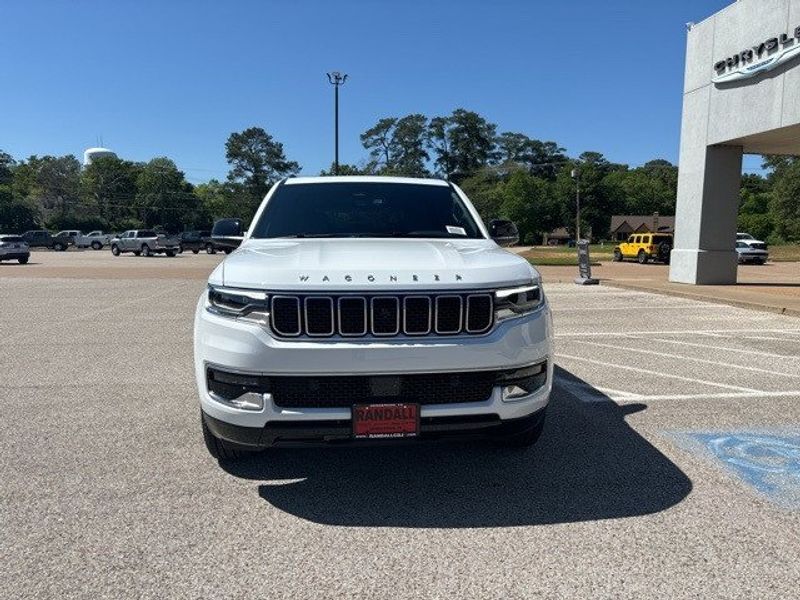 2024 Wagoneer L 4X4Image 2