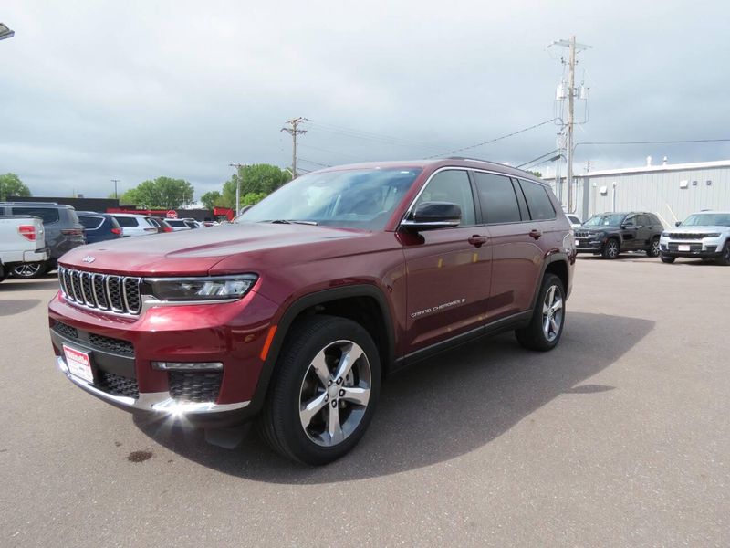 2022 Jeep Grand Cherokee L Limited 4x4 4dr SUVImage 6